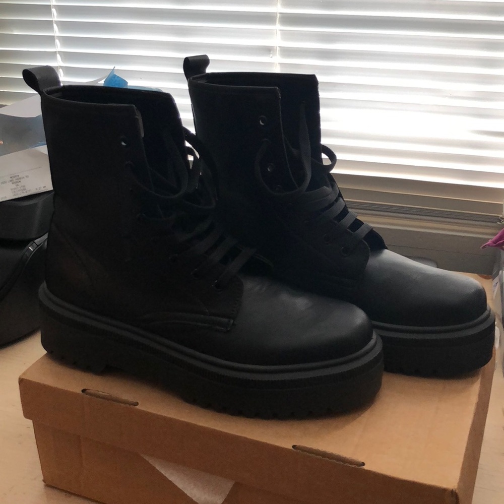 ASOS - CHUNKY LACE UP BOOT